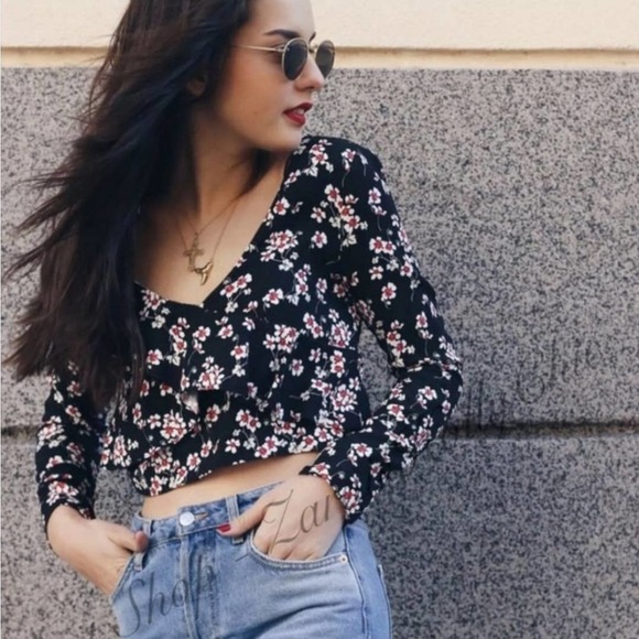 Cute Zara Crop Top XL Cherry Blossom from Zara's Trafaluc Collection Blouse - Picture 1 of 11
